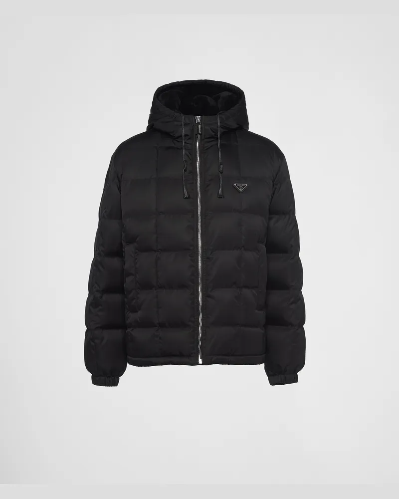Prada Mittelschwere Daunenjacke aus Re-Nylon Schwarz