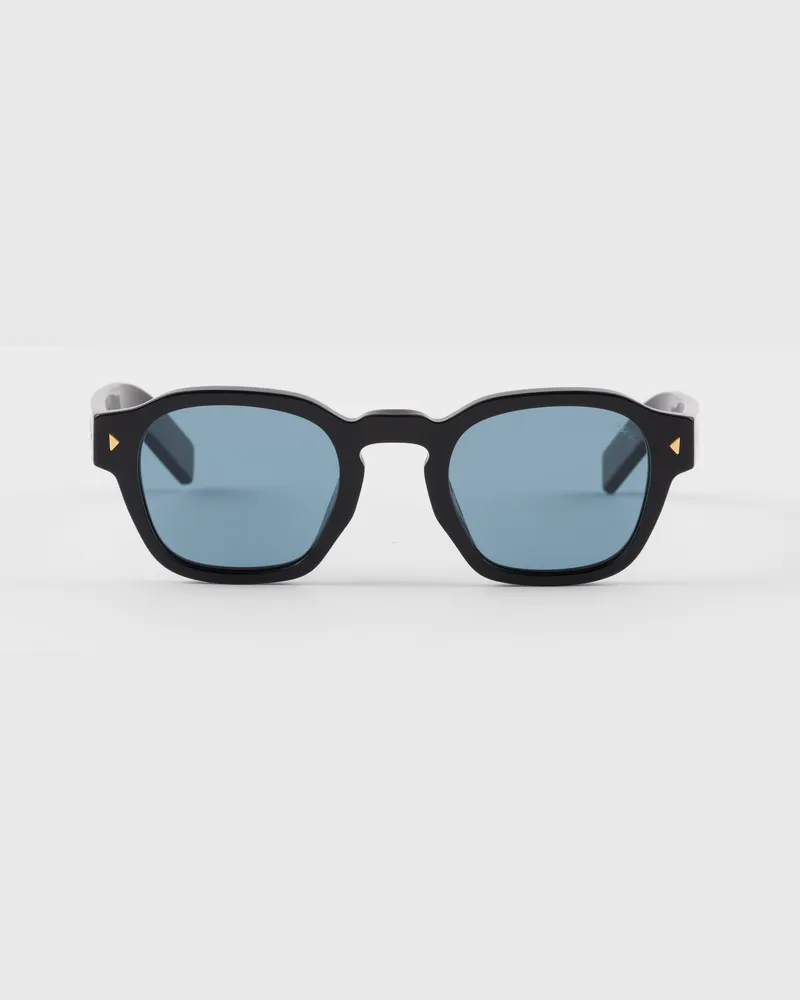 Prada Sonnenbrille mit ikonischer Plakette aus Metall Gläser
