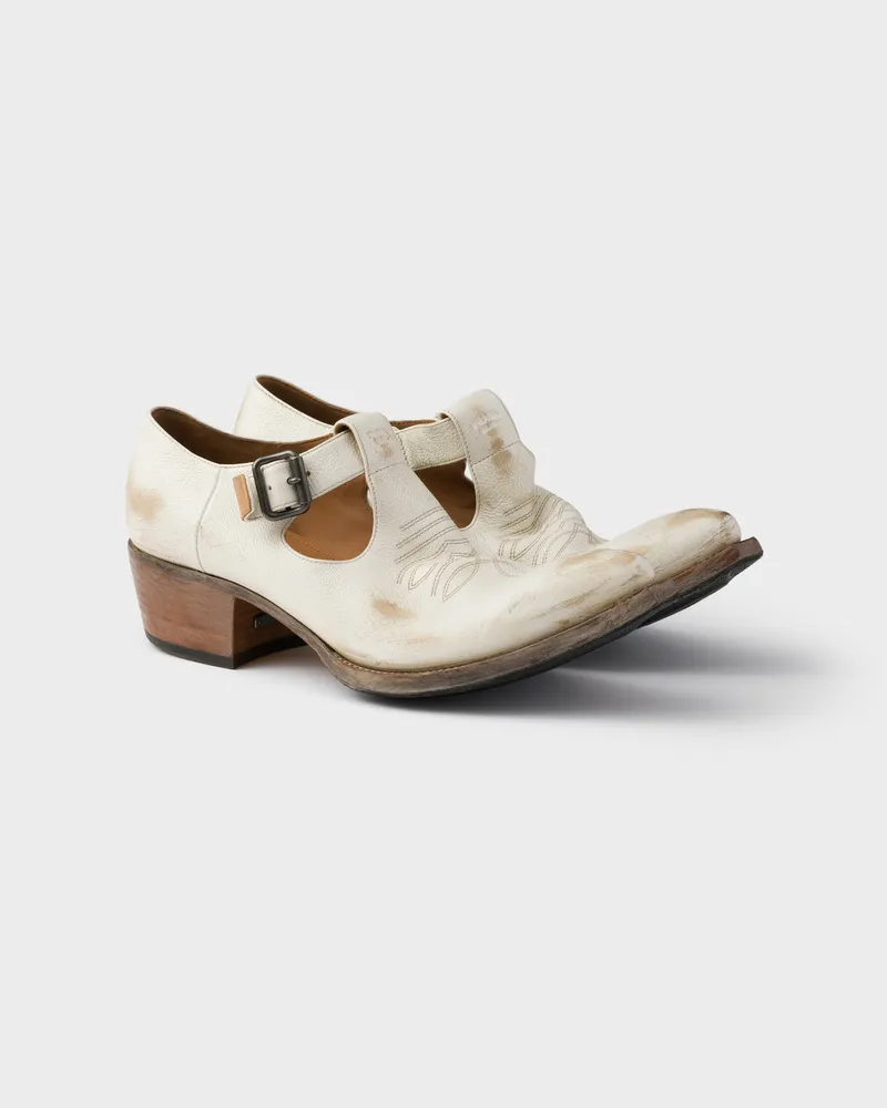 Prada Schuhe aus antikem Leder mit Schließe Kalkweiss