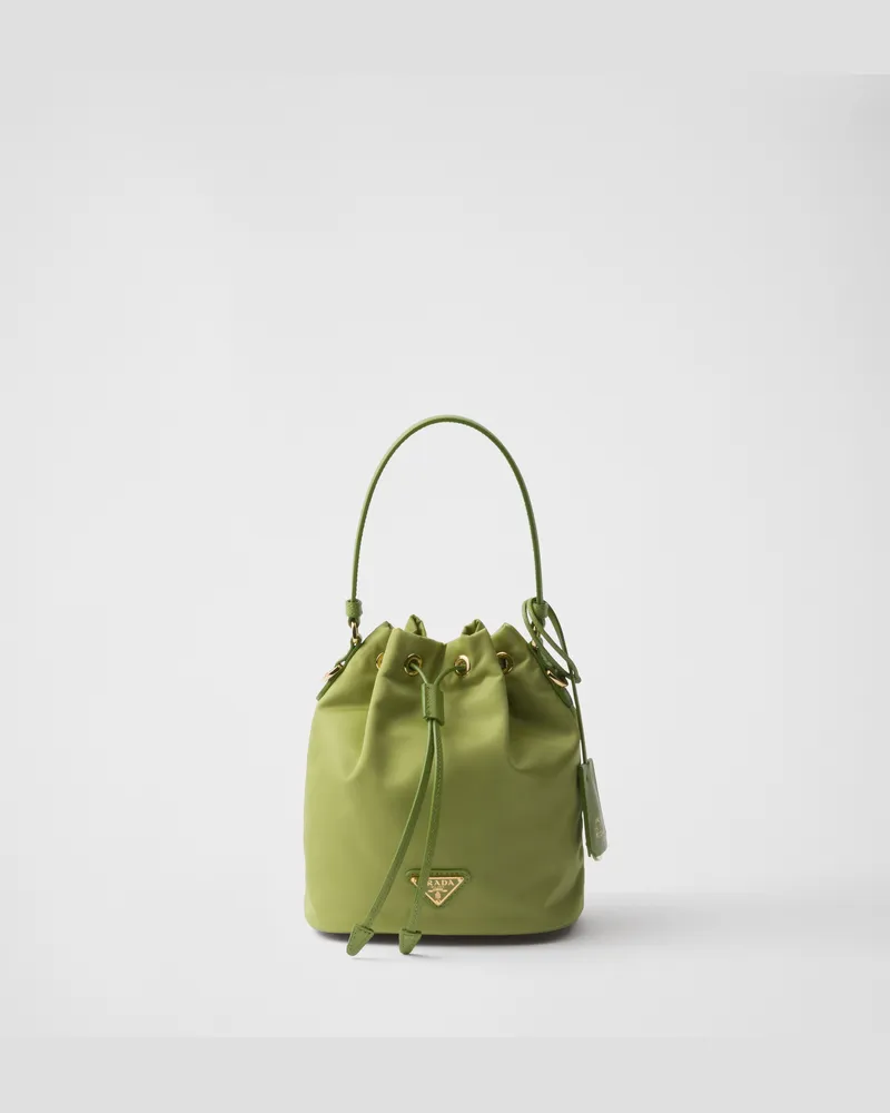 Prada Re-Edition 1978 Mini Bag aus Re-Nylon Wiesengrün