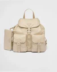 Prada Mittelgroßer Rucksack aus Re-Nylon Wüstenbeige