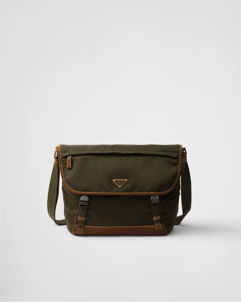 Prada Große Schultertasche aus Re-Nylon und Wildleder Moschusgrün