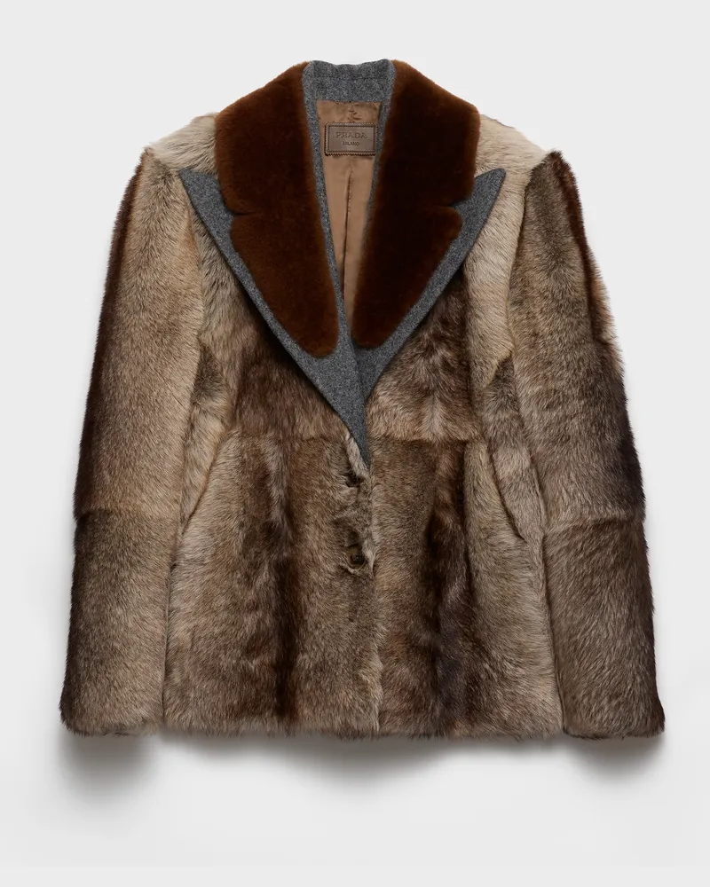 Prada Mantel aus Lammfell und Stoff Lehmgrau