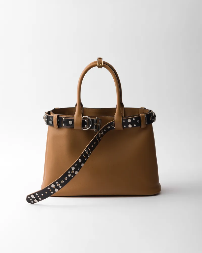 Prada Große  Buckle Tasche aus Leder mit nietenbesetztem Gürtel Karamell
