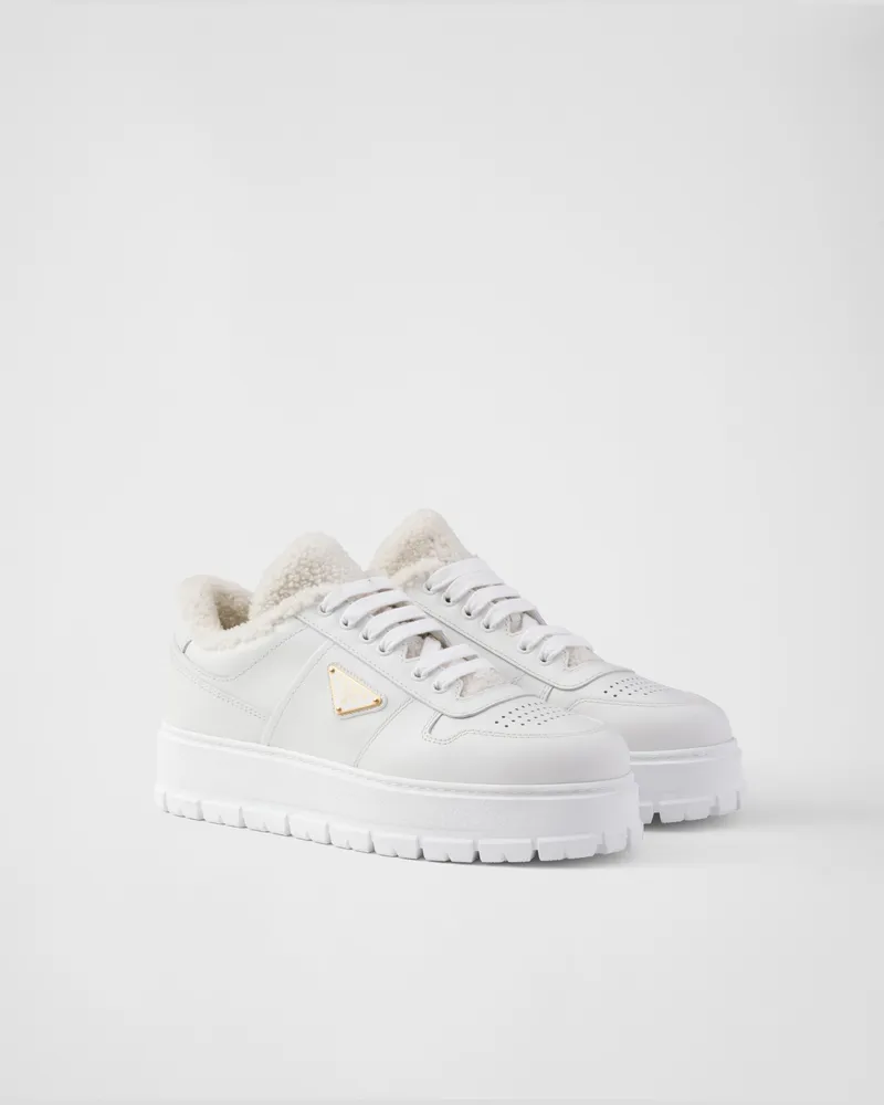 Prada Geschnürte Sneaker aus Leder Weiss