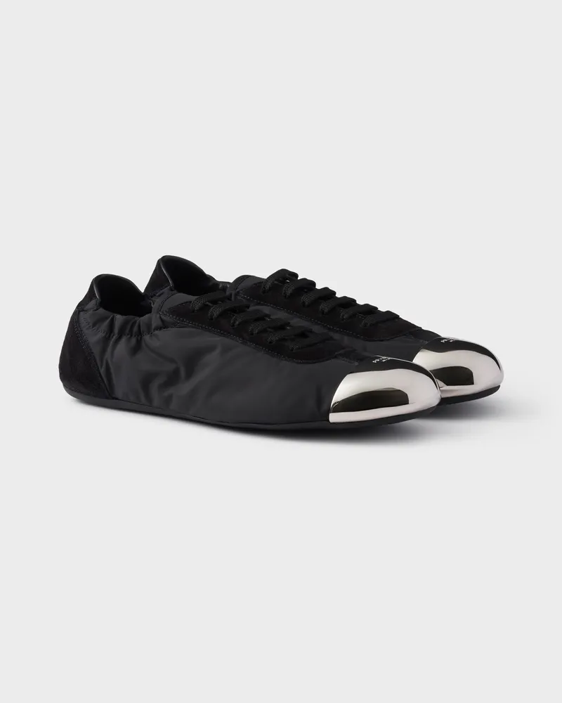 Prada Collapse Sneaker aus Re-Nylon und Wildleder mit Zehenkappe aus Metall Schwarz