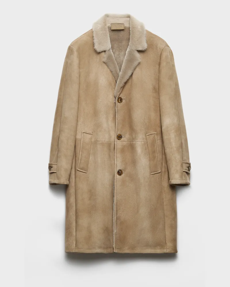 Prada Mantel aus Lammfell Bimsstein