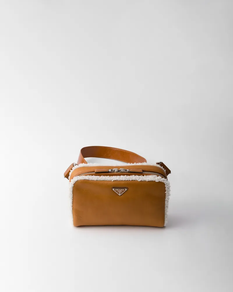 Prada Schultertasche aus Lammfell Cognac