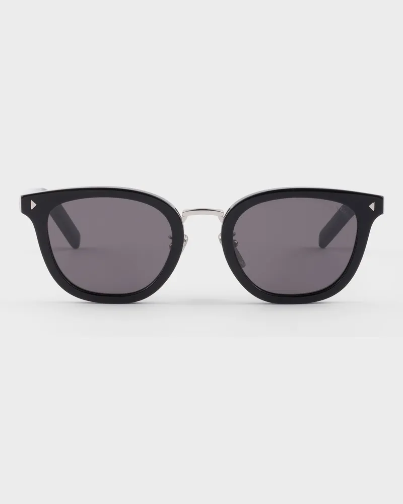Prada Sonnenbrille mit der ikonischen Plakette aus Metall Gläser