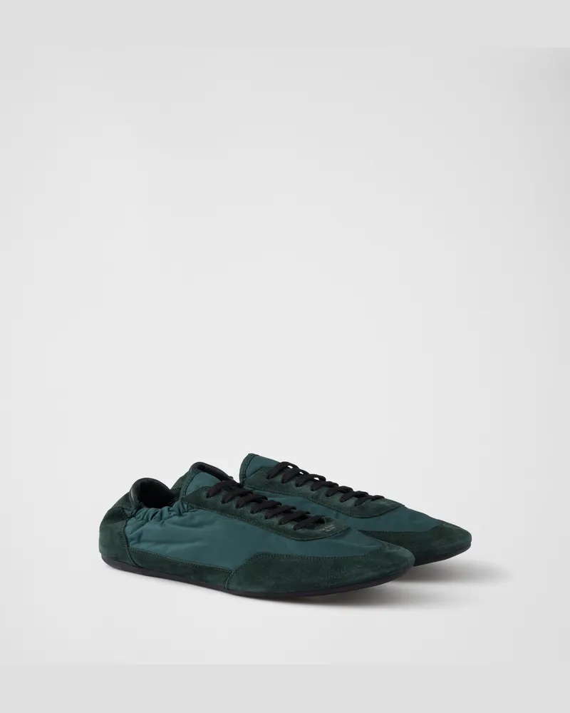 Prada Elastische Collapse Sneaker aus Re-Nylon und Wildleder Tannengrün