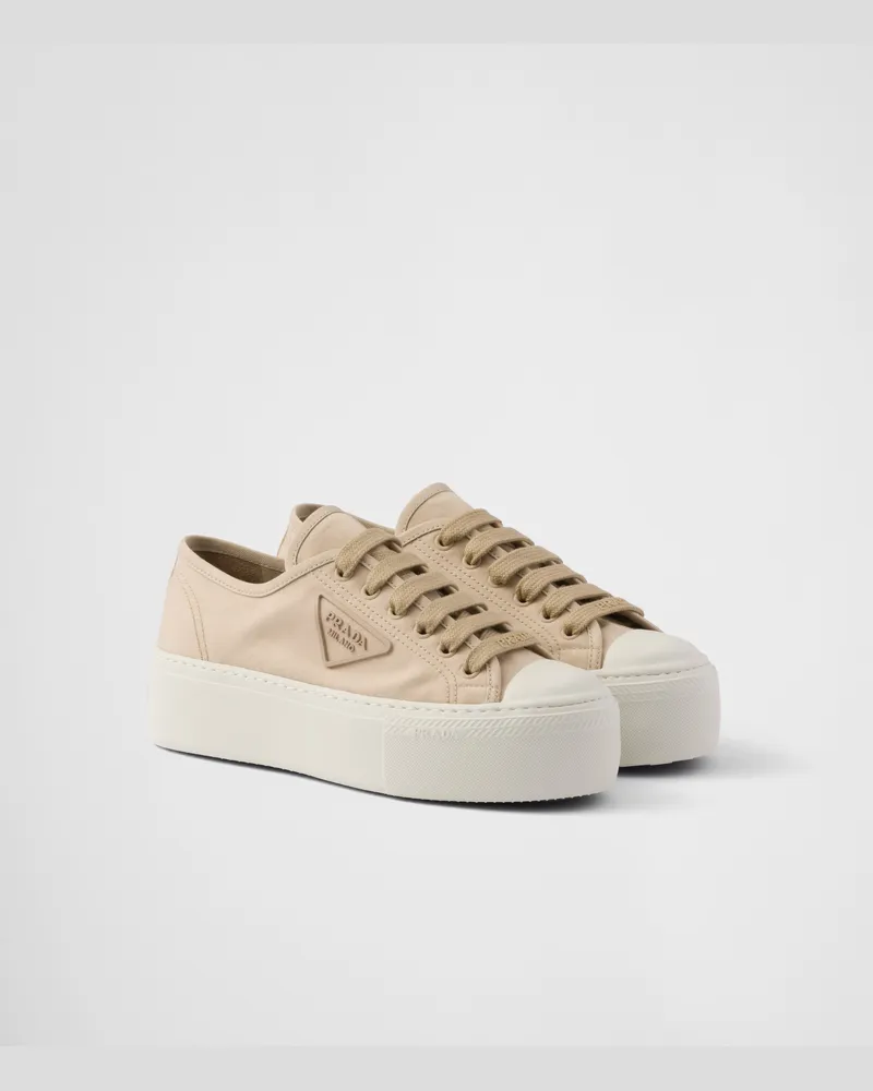 Prada Geschnürte Sneaker aus Stoff Kordel