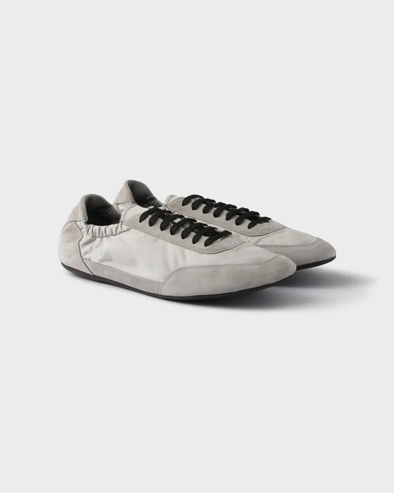 Prada Elastische Collapse Sneaker aus Re-Nylon und Wildleder Wolkengrau