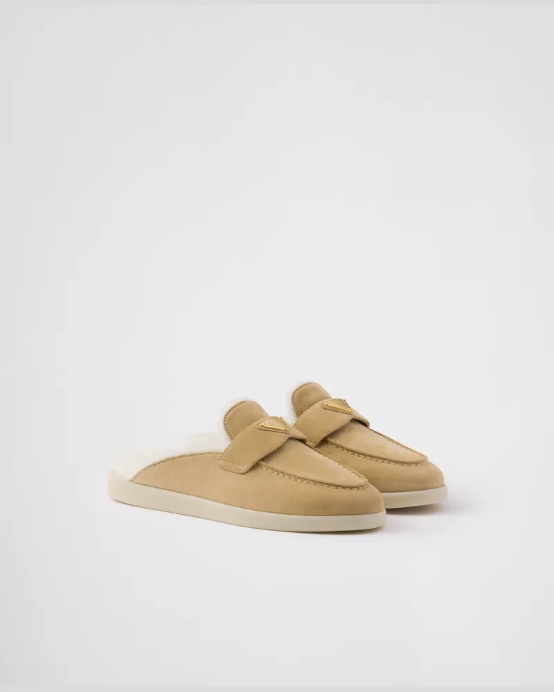 Prada Slipper aus Wildleder und Lammfell Ecru