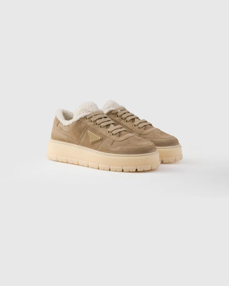 Prada Geschnürte Sneaker aus ausgeblichenem Wildleder Ecru