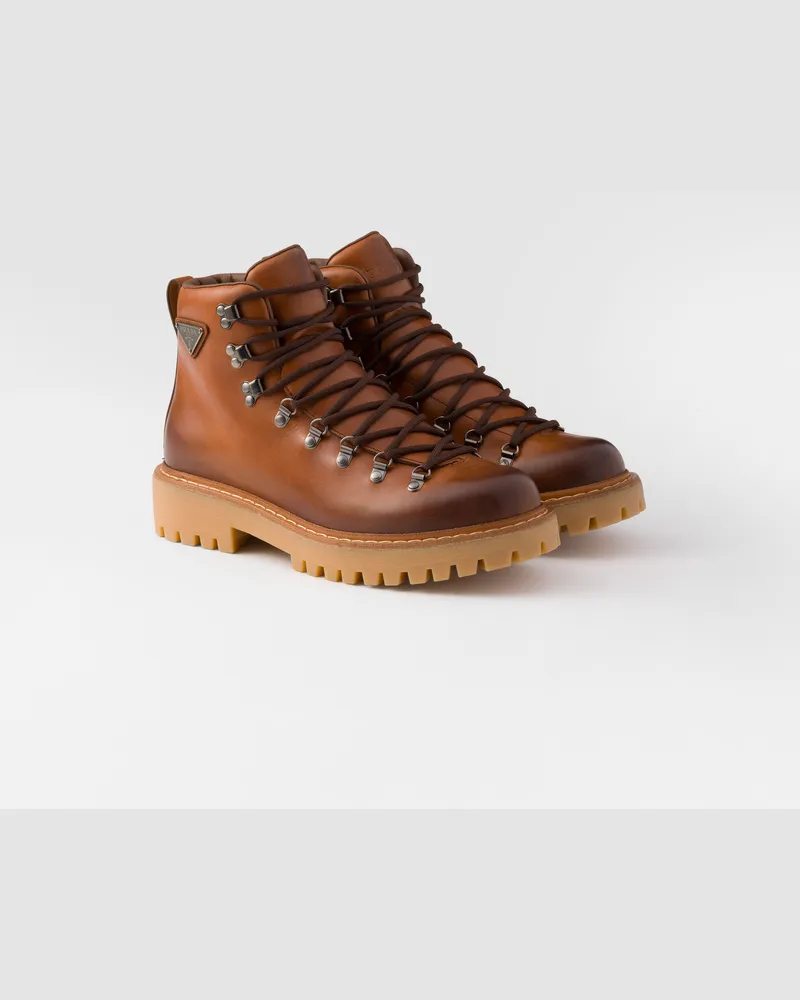 Prada Geschnürte Stiefeletten aus Leder Cognac