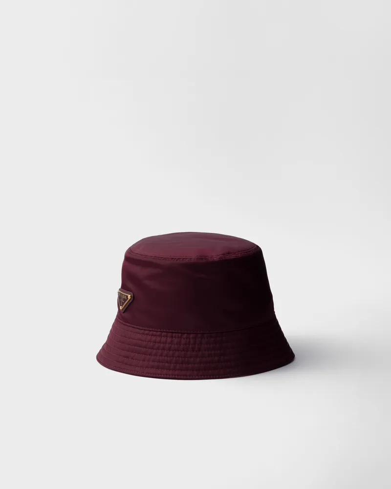 Prada Fischerhut aus Re-Nylon Burgunderrot