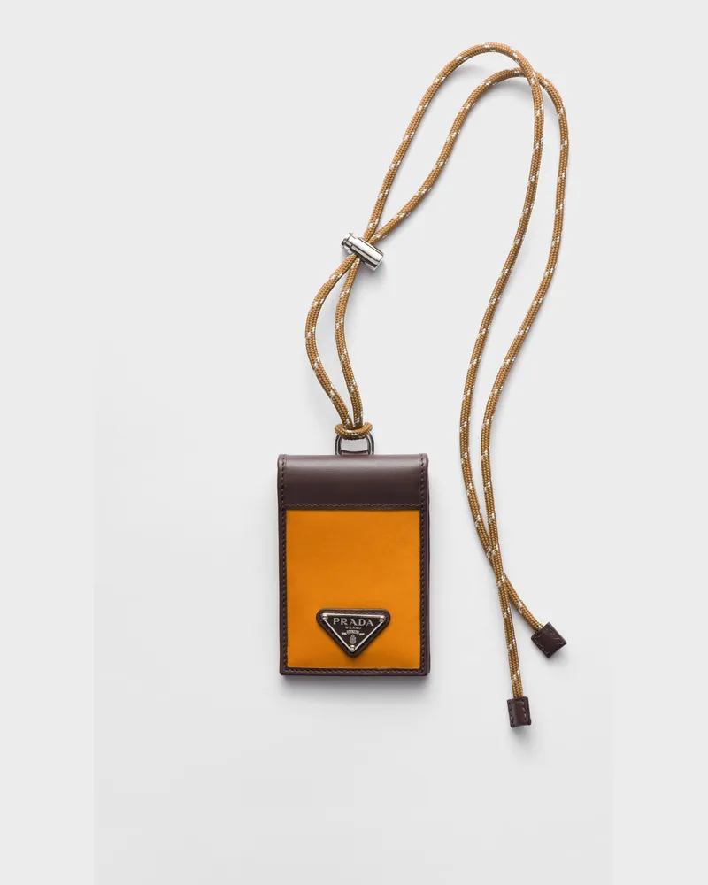 Prada Speedrock Kartenetui aus Re-Nylon und Leder mit Riemen Bernstein