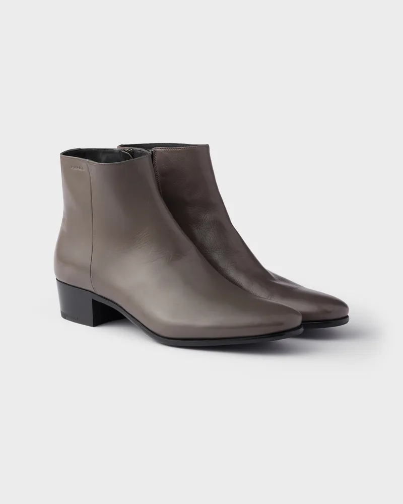 Prada Stiefeletten aus Leder Lehmgrau