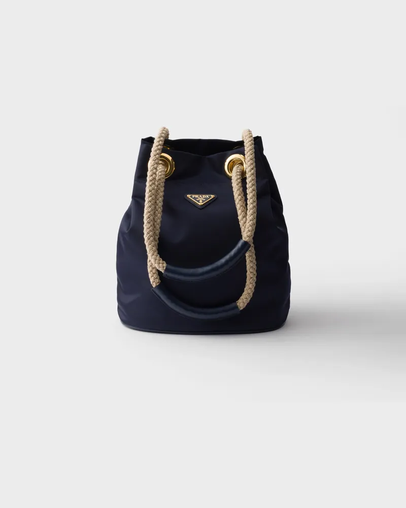 Prada Kleine  Mariner Bucket Bag aus Re-Nylon Ostseeblau
