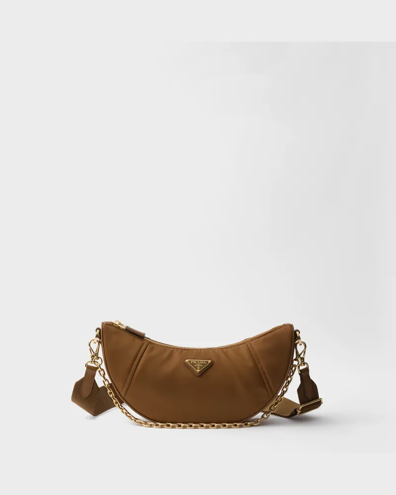 Prada Demi-lune Schultertasche aus Re-Nylon Brandy