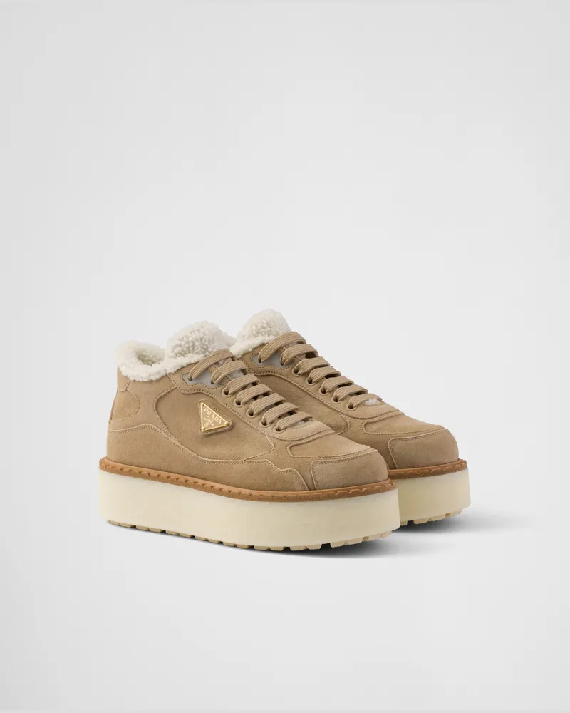 Prada Mid-Top-Sneaker aus Wildleder Ecru