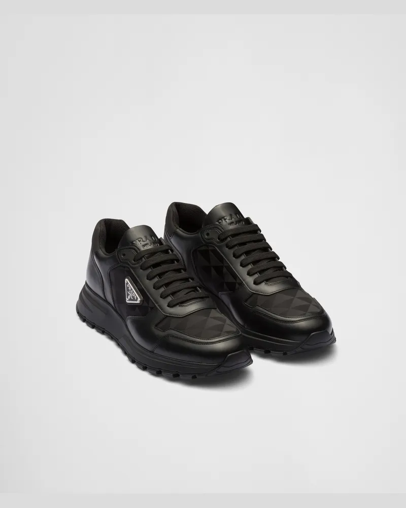 Prada High-Top-Sneaker aus Leder und Re-Nylon Schwarz