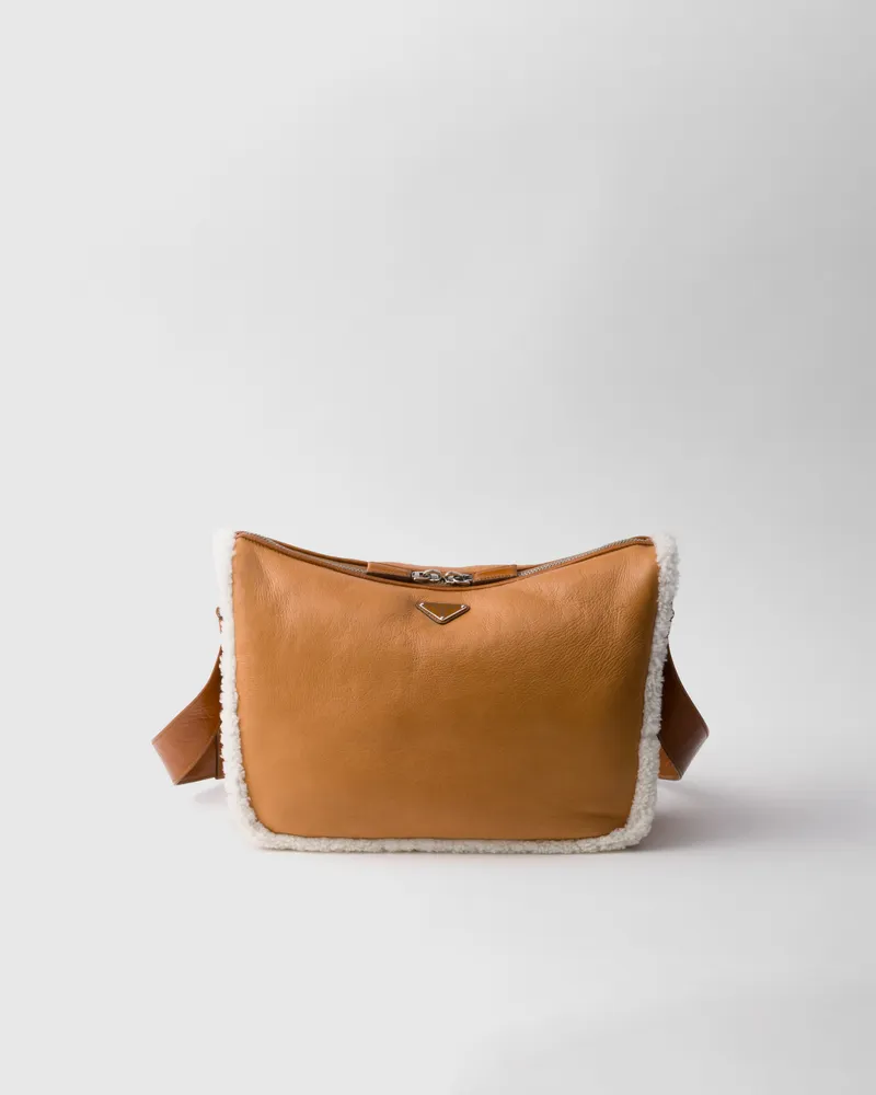 Prada Schultertasche aus Lammfell Cognac