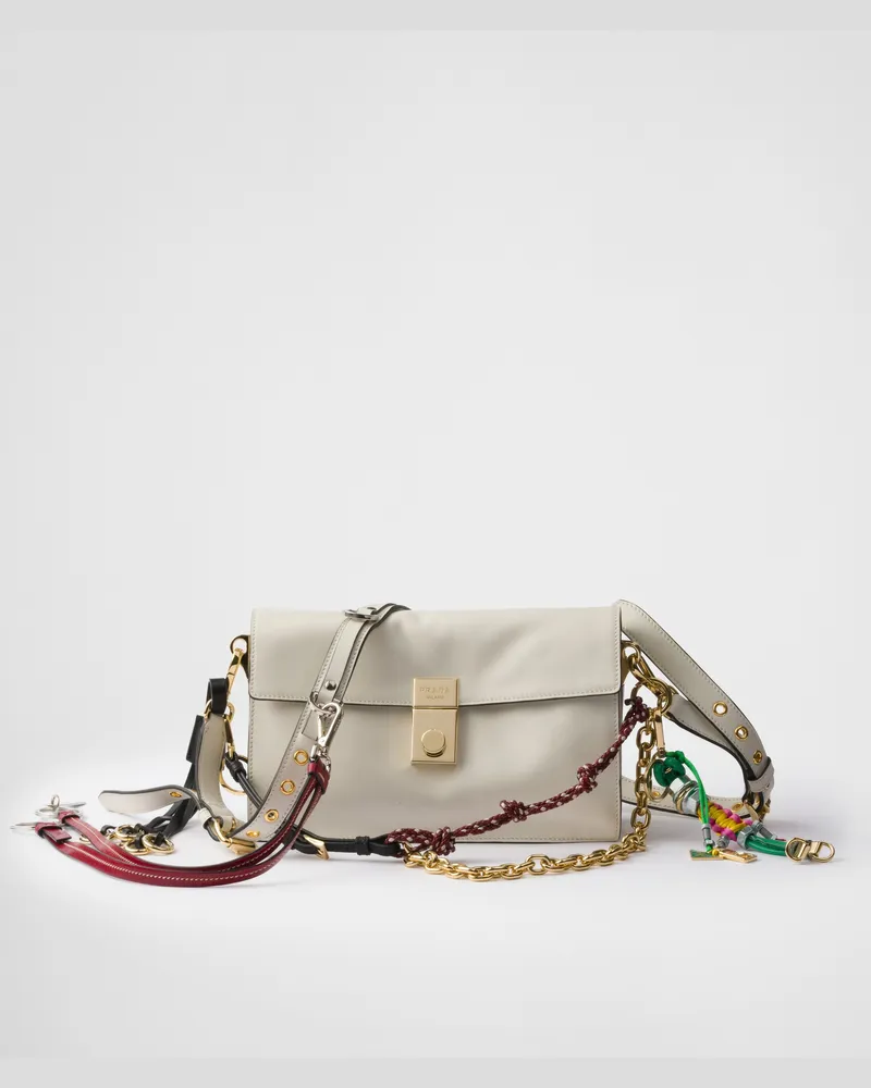 Prada Kleine  Soft Sound Schultertasche Aus Leder Mit Anhängern, Damen, Weiss Weiss