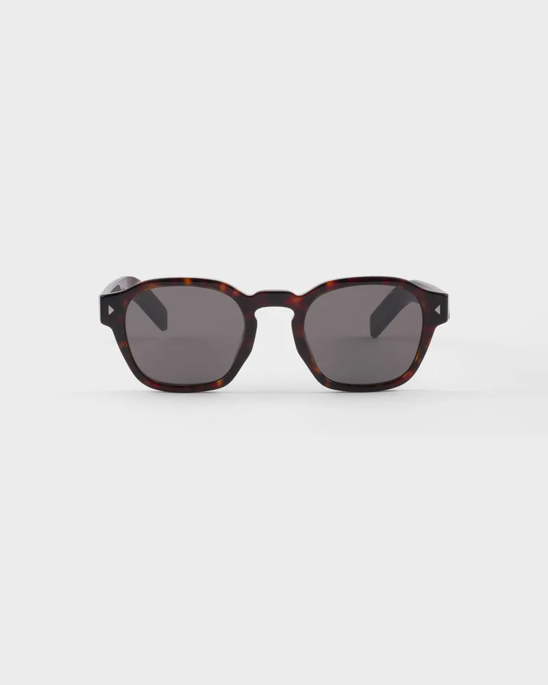 Prada Sonnenbrille mit der ikonischen Plakette aus Metall Gläser