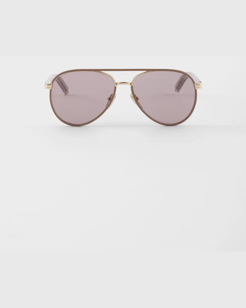 Prada Sonnenbrille mit dem ikonischen Metallplakette Malvenfarbene