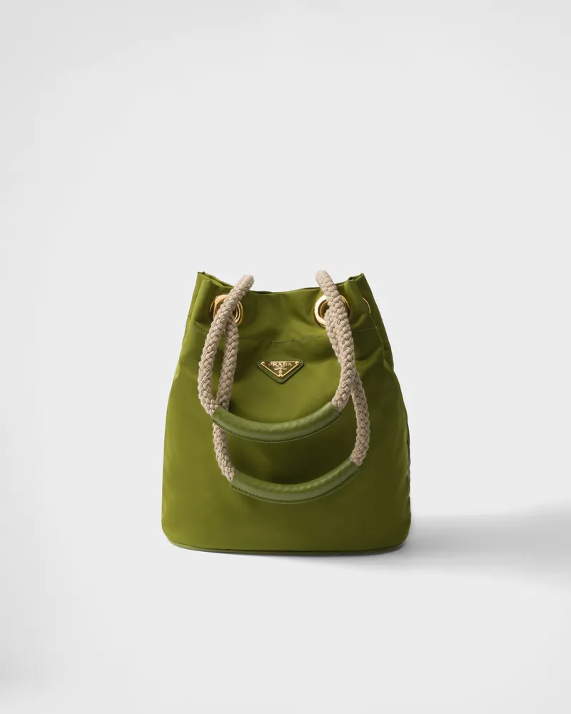 Prada Kleine  Mariner Bucket Bag aus Re-Nylon Efeugrün