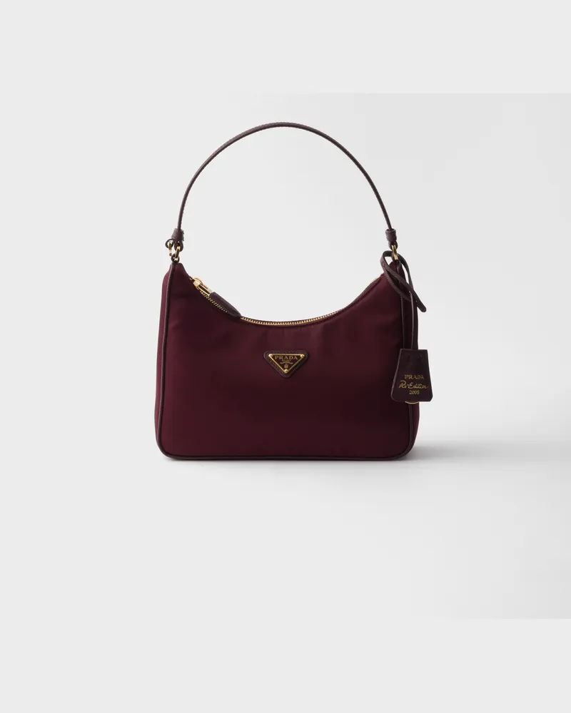 Prada Re-Edition 2005 Mini Bag aus Re-Nylon Burgunderrot