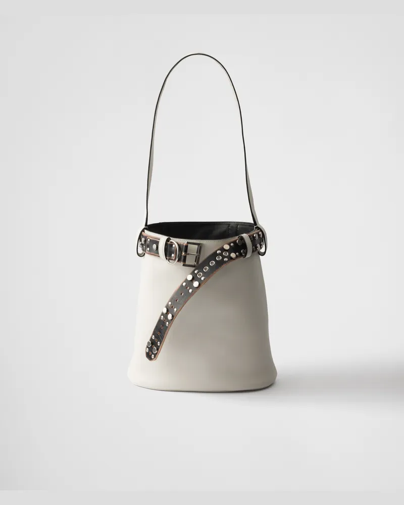 Prada Buckle Bucket Bag aus Leder mit Gürtel mit Nieten Weiss