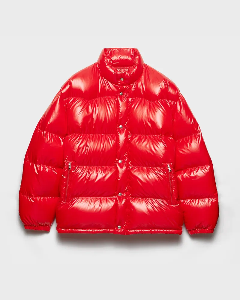 Prada Mittelschwere Daunenjacke aus Re-Nylon Rot