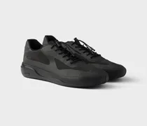 Sneaker aus Funktionsgewebe