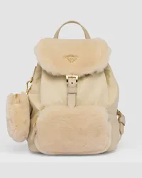 Prada Rucksack aus Re-Nylon und Lammfell Wüstenbeige