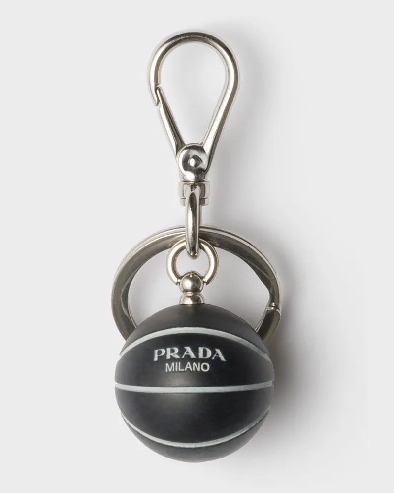 Prada Schlüsselring aus Metall mit Basketball-Anhänger Zinngrau