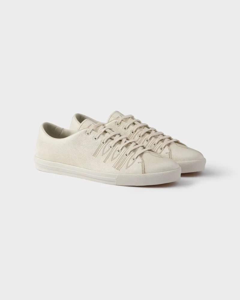 Prada Sneaker aus Leder mit gealterter Optik Kalkweiss