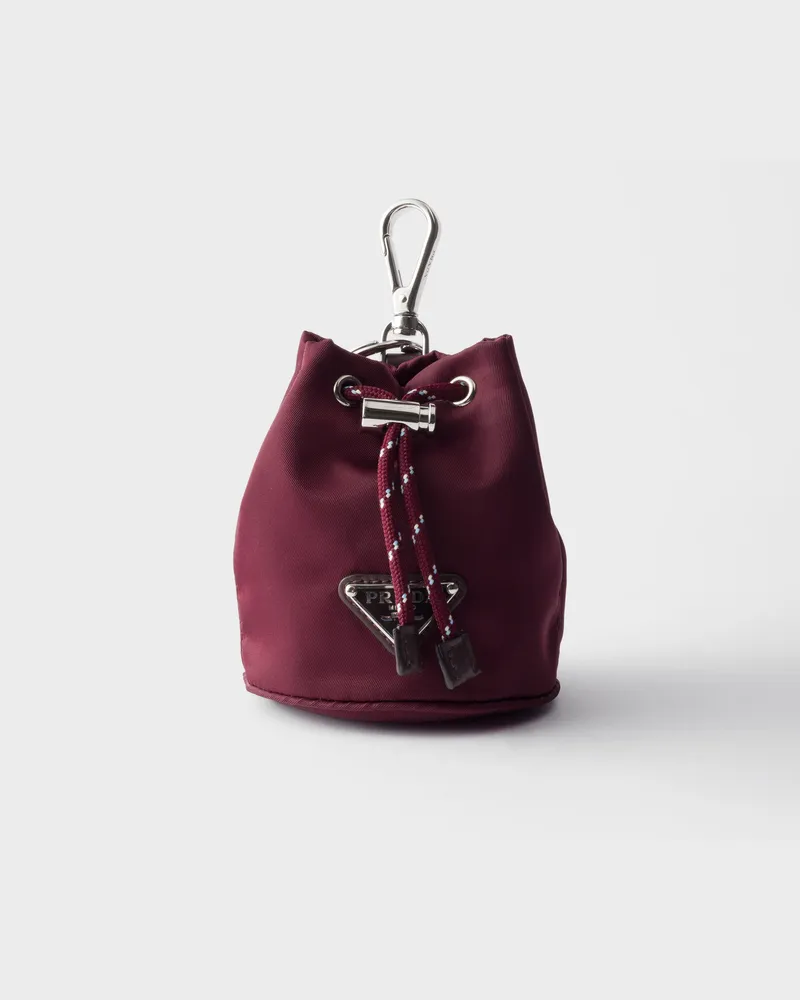 Prada Mini-Icon Schlüsselanhänger aus Re-Nylon Burgunderrot