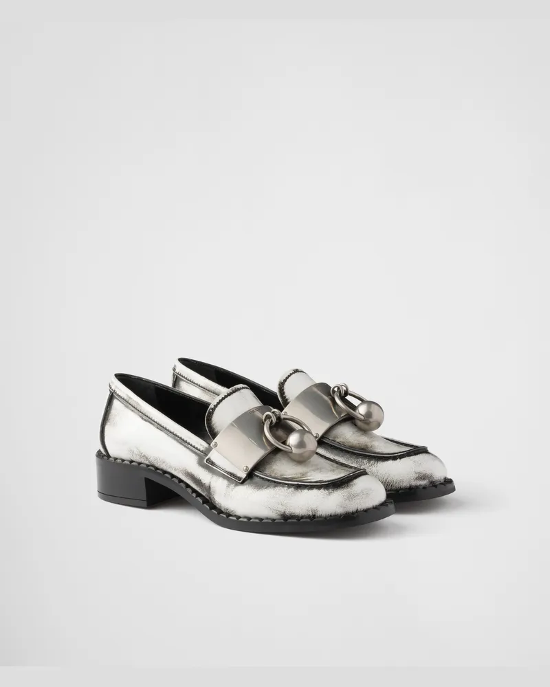 Prada Loafer aus gebürstetem Leder mit Details aus Metall Weiss