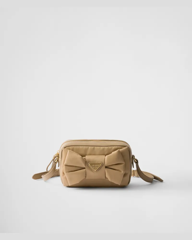Prada Mini-Schultertasche aus Re-Nylon und Nappa-Leder mit Schleife Kamelbraun