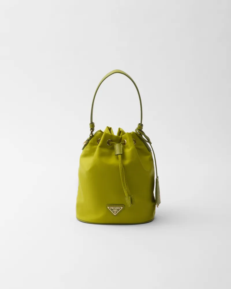 Prada Re-Edition 1978 Mini Bag aus Re-Nylon Farngrün