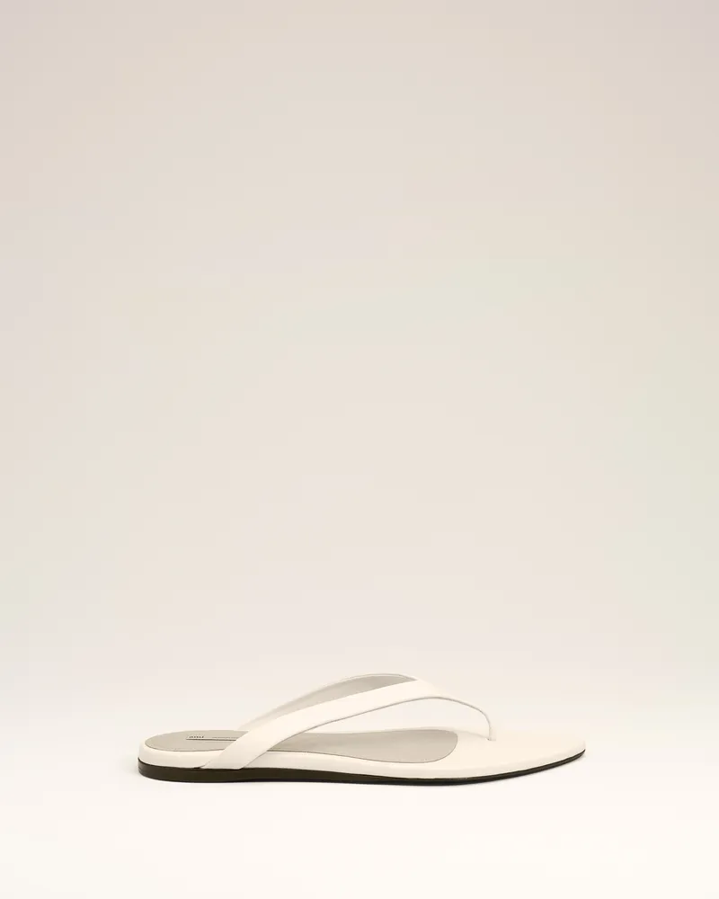 AMI Paris Flip-Flops aus weißem Lammleder mit spitzer Zehenpartie Weiß für Damen Weiss