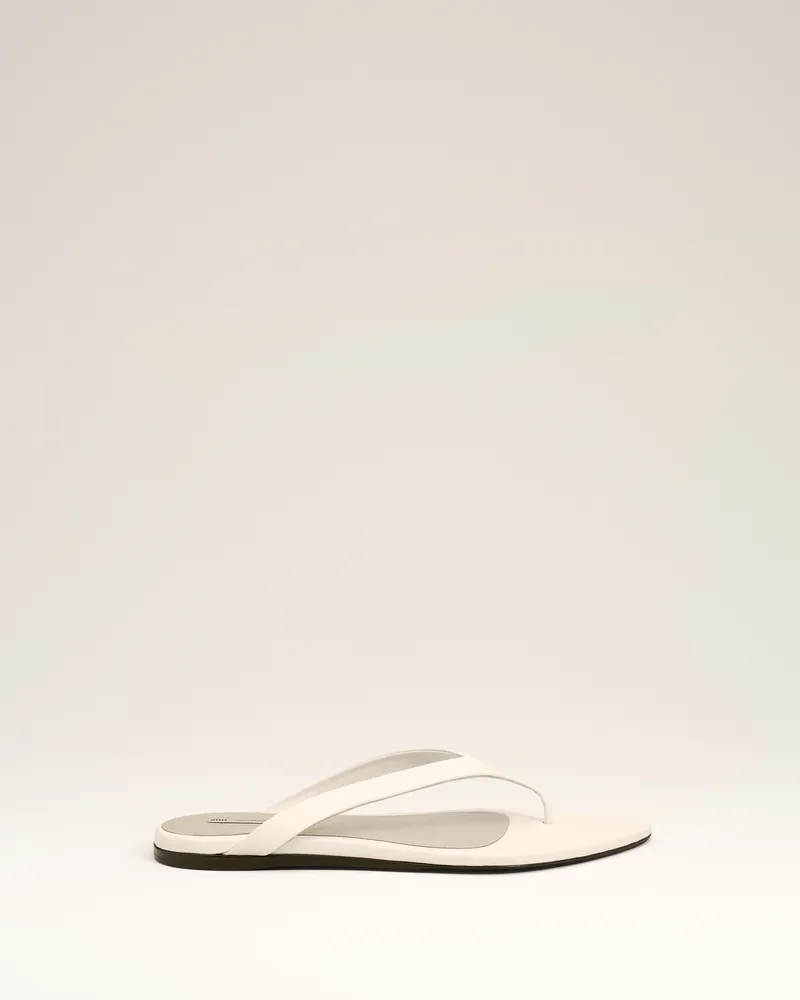 AMI Paris Flip-Flops aus weißem Lammleder mit spitzer Zehenpartie Weiß für Damen Weiss