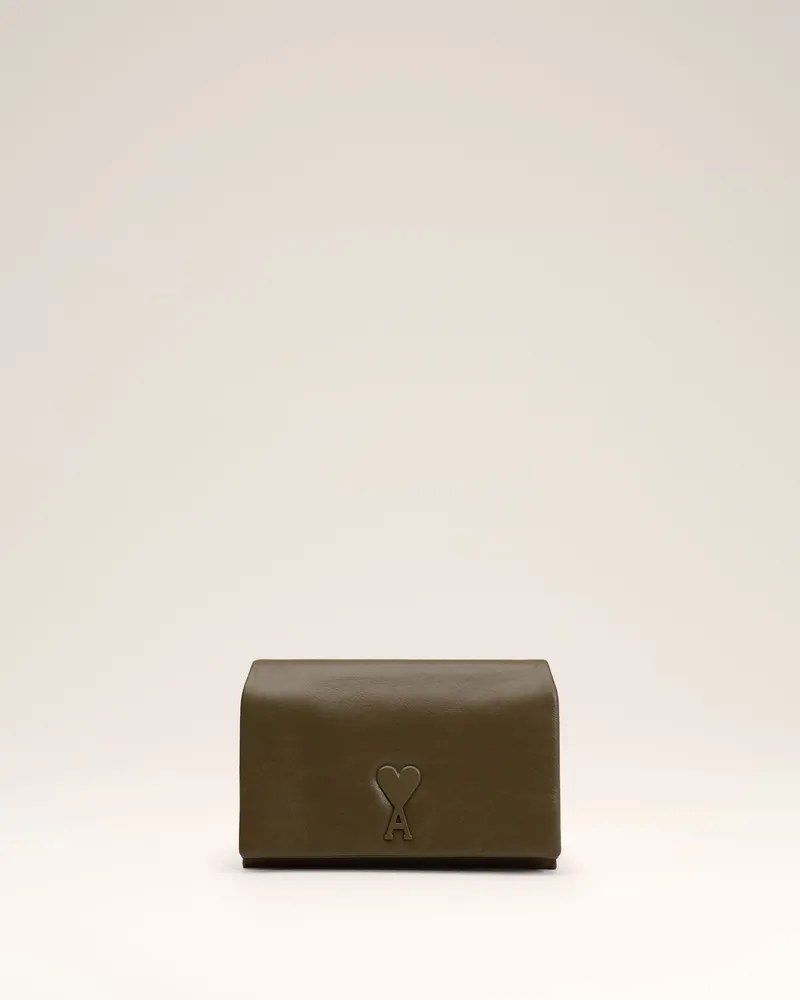 AMI Paris Voulez-Vous Brieftasche mit Riemen aus Leder in Khaki Grün Unisex Khaki