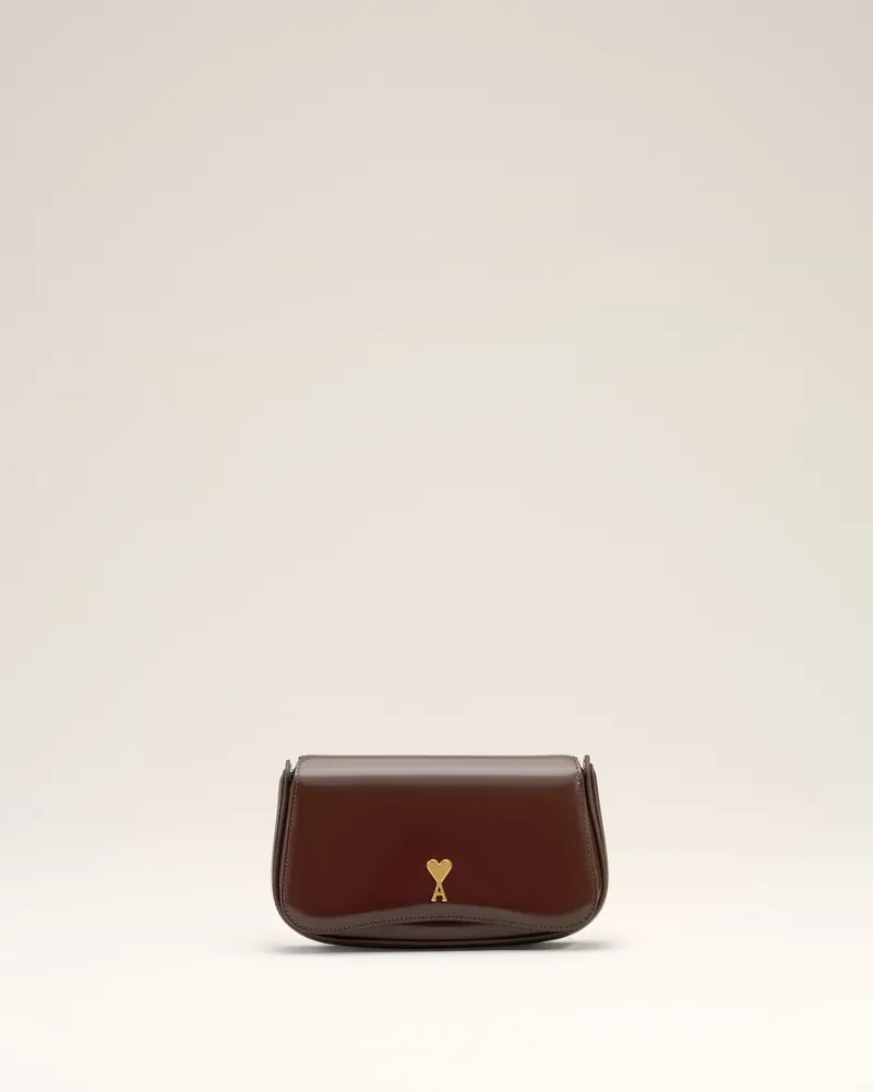 AMI Paris Kleine Paris Paris Crossbody-Bag aus glasiertem Leder in Burgundy Rot Unisex Cherry