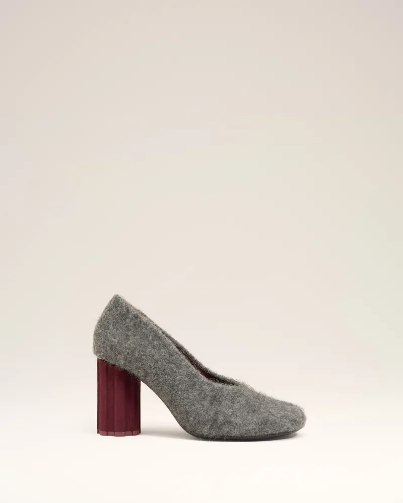 AMI Paris Piano Pumps aus schwarzem Mohairstrick Grau für Damen Anthrazit