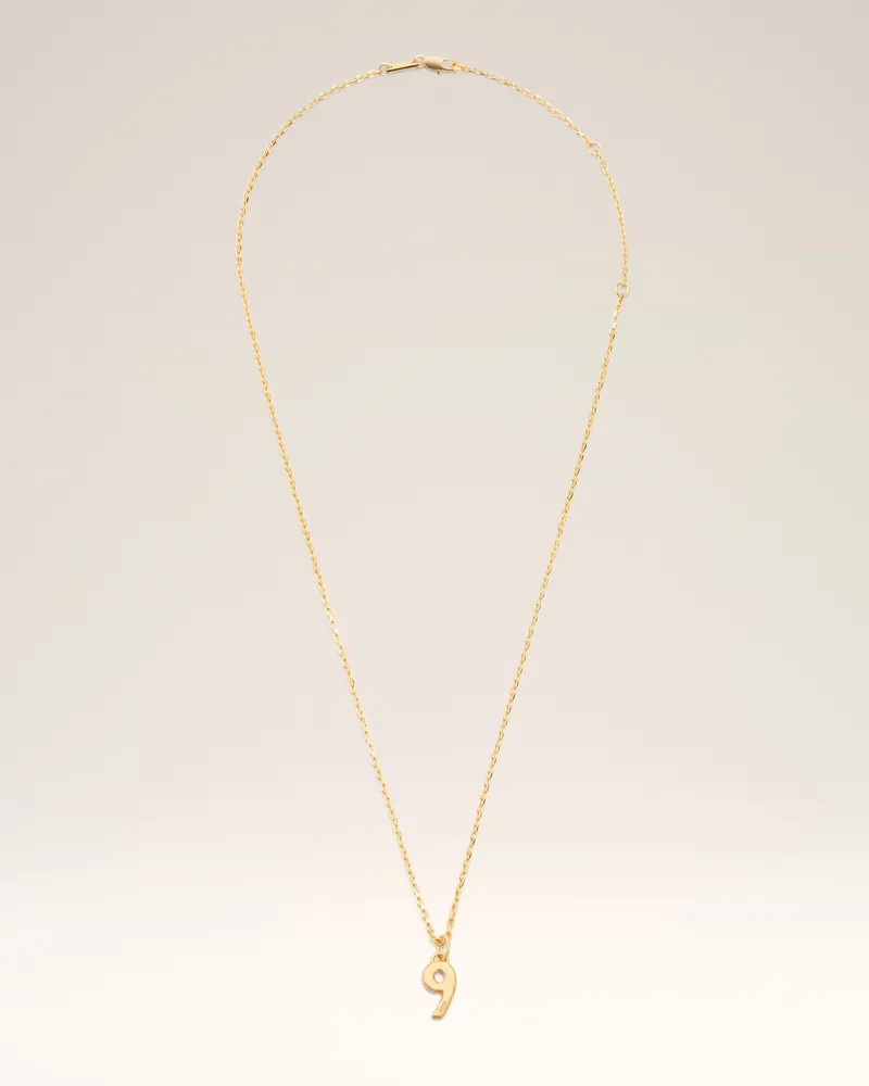 AMI Paris Halskette mit Anhänger aus goldfarbenem Messing mit gehämmerter „9“ Gelb Unisex Gold