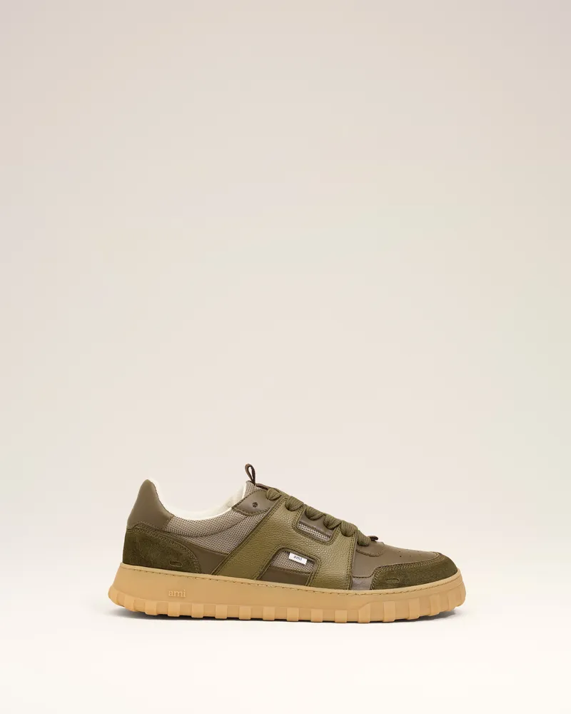 AMI Paris A Walk Low-Top-Sneaker aus grünem Glattleder Grün Unisex Bronze