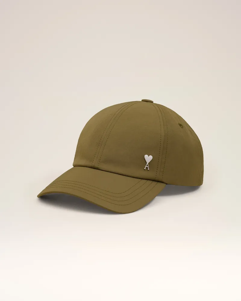 AMI Paris Ami de Coeur Kappe aus grünem Nylon mit Niete Grün Unisex Bronze